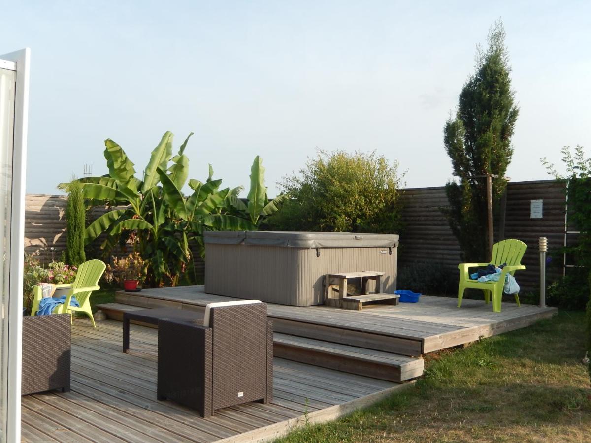 Les Quatre Saisons Bed & Breakfast Antogny-le-Tillac Exterior photo