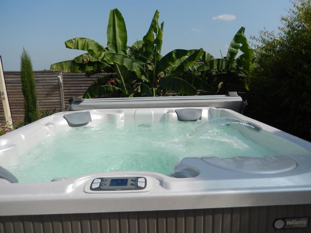 Les Quatre Saisons Bed & Breakfast Antogny-le-Tillac Exterior photo