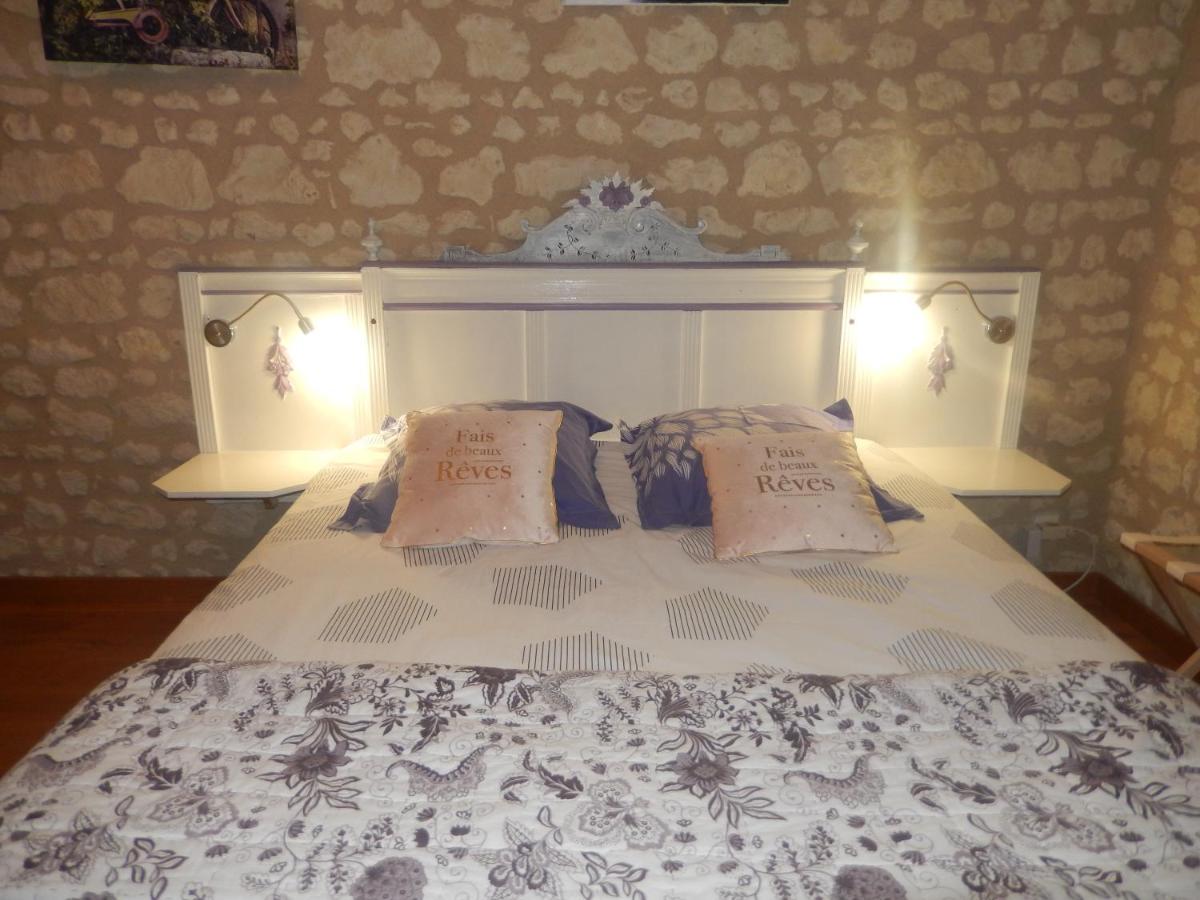 Les Quatre Saisons Bed & Breakfast Antogny-le-Tillac Exterior photo